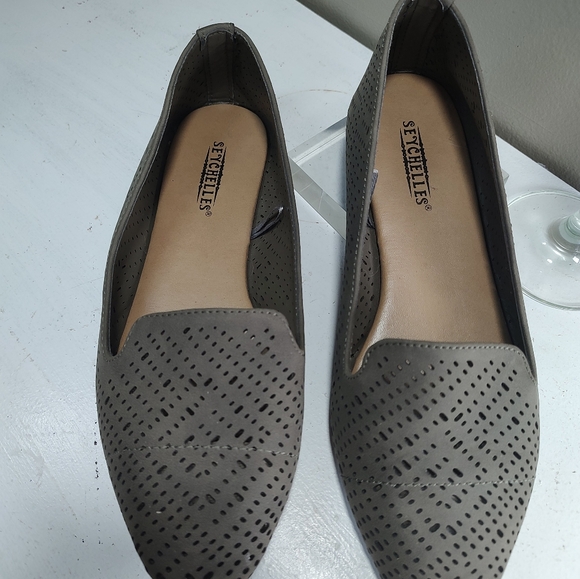 Seychelles pointy toe flats olive green punched open design Size 6.5 Womens - Picture 7 of 13